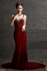 组图：马诺曝最新婚纱礼服写真色彩明艳