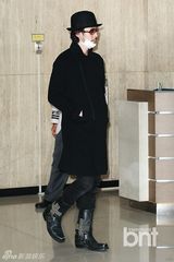 组图：小田切让赴韩宣传《幸福字典》一袭黑衣
