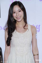 组图：陈炜出席活动否认与陈展鹏宿怨十年