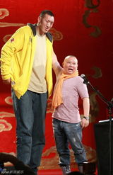 组图：增爱基金答谢相声晚会 汪小菲捧场郭德纲