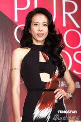 幻灯图：莫文蔚为彩妆代言 透露新专辑即将面世