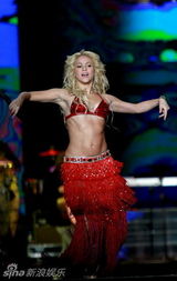 高清组图：夏奇拉跨年热辣压轴 摆胯甩胸性感逼人