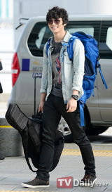 组图：2AM郑珍云加盟《丛林法则2》