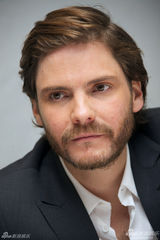 组图：《极速风流》主创拍摄写真 上演型男诱惑