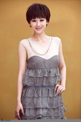 组图：穆婷婷时尚短发写真干练可人