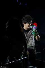 组图：陈晓东首穿渔网透视装HIGH爆全场