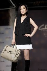 组图：秦海璐黑白装优雅亮相 否认出演武则天