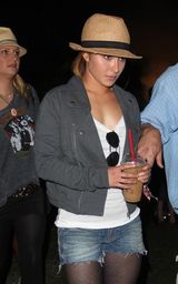 幻灯图：科切拉音乐节Jay-Z碧昂斯飙歌 希尔顿捧场