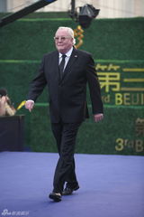 组图：北京电影节七大评委亮相闭幕蓝毯