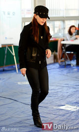 组图：众韩星积极参与总统票选 晒个性认证照