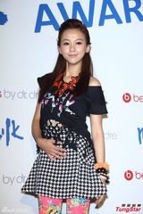 组图：炎亚纶胡宇崴活动现身引粉丝尖叫