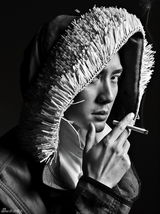 组图：冯绍峰《ELLEMEN》春夏大片 外表下隐藏力量