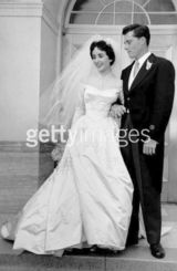 组图：伊丽莎白-泰勒与历任丈夫甜蜜瞬间