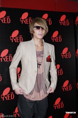 组图：吴雨霏出席商业活动望恋情低调进行