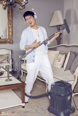 组图：郭晓冬夫妇甜蜜写真 角色互换变家庭煮夫