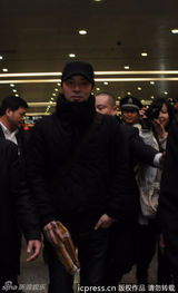 组图：神话Junjin亮相上海 出席歌迷会发布会