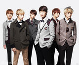 组图：韩团BEAST携Apink代言校服 俊男静女吸睛