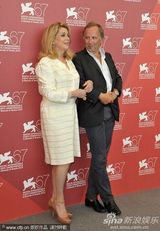 高清图：《傀儡》发布会 老美女凯瑟琳-德纳芙现身