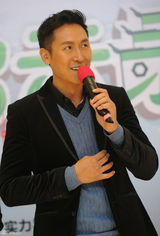 组图：《生活启示录》探班 胡歌闫妮欢乐大小配