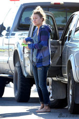 组图：保罗女友车祸后首现身 擦拭眼泪深陷悲伤