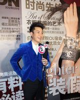 组图：贾乃亮时尚活动 阳光奶爸时髦抢眼