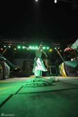 组图：胡军李亚鹏现身COART现场卖萌合照