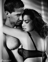 高清组图：阿德瑞娜-利玛登《Vogue》 风情万种