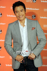 组图：李秉宪等出席汽车发布会 帅男靓女众星闪烁