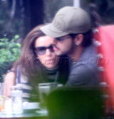 组图：“绝望主妇”伊娃结新欢 约会热吻秀激情