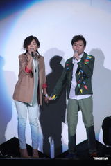 组图：苏打绿小巨蛋激情开唱 Ella现身上台秀舞姿