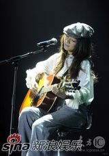 幻灯图集：陈绮贞杭州开唱 唯美嗓音动人心弦