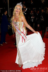 幻灯图集：《我的欢乐》戛纳首映 世界小姐抢镜