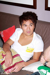 幻灯图：曹格侧田同上音乐节目 打架事件后感情未变