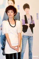 幻灯图：刘亦菲王力宏携手宣传新片 合作亲密无间 