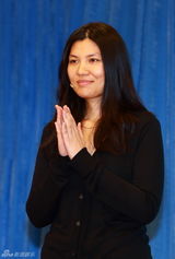 组图：杨玏不介意姐弟恋 演戏获杨立新指导