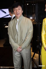 高清组图：刘涛秀白皙香肩 和成龙、F1车手同台