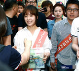 组图：《屋塔房》韩智敏出席捐款活动助阵慈善
