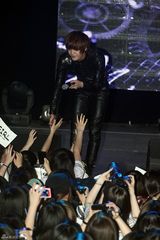 高清图：韩团MBLAQ新辑发布 透视装变性感妖男