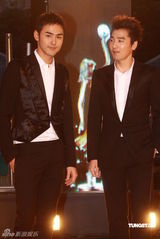 幻灯：香港金像奖颁奖红毯 阮经天赵又廷牵手现身