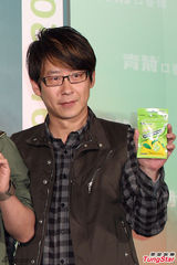 组图：阿信否认遣词用出柜 自我调侃爱海绵宝宝