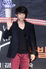 高清图：韩星大成吴满锡等新剧《whats up》记者会