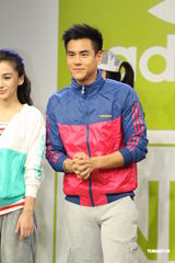 组图：Angelababy与彭于晏运动装活力十足