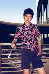 组图：鲍春来登时尚杂志封面 玩转伦敦风情