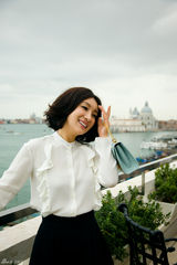 组图：秦海璐威尼斯拍大片 尽显文艺复古气息  