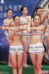组图：港姐佳丽首度泳衣亮相 水上展傲人身姿