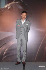 组图：苗侨伟赞黄日华女儿 弃股票改买黄金保值