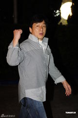 组图：成龙生日会妻子同庆 叶倩文刘家昌到贺