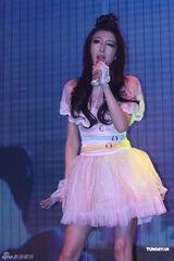 组图：吴鑫桐平安夜会歌迷 《梦很近》MV首次曝光 