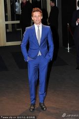 组图：《悲惨世界》首映 海瑟薇秀腿阿曼达露背