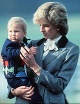 组图：盘点戴安娜生前风华绝代留影